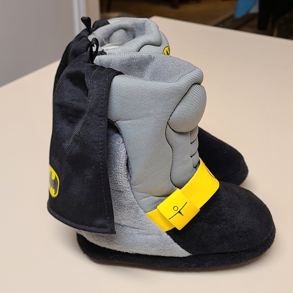 DC Comics Batman superhero slippers with cape size toddler 5-6 - Picture 6 of 8